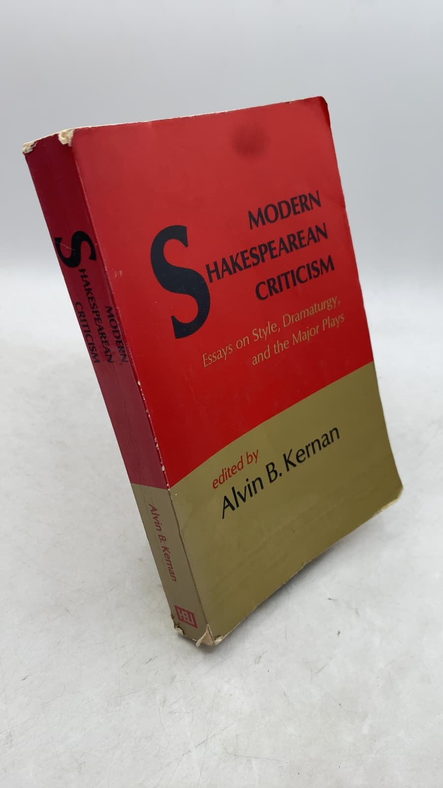 Modern Shakespearean Criticism: Essays on Style, Dramaturgy, and the Major Plays by Alvin B. Kernan (Editor) - front cover