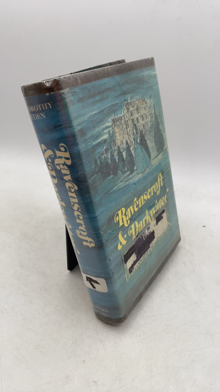 Ravenscroft and Darkwater by Dorothy Eden - front cover