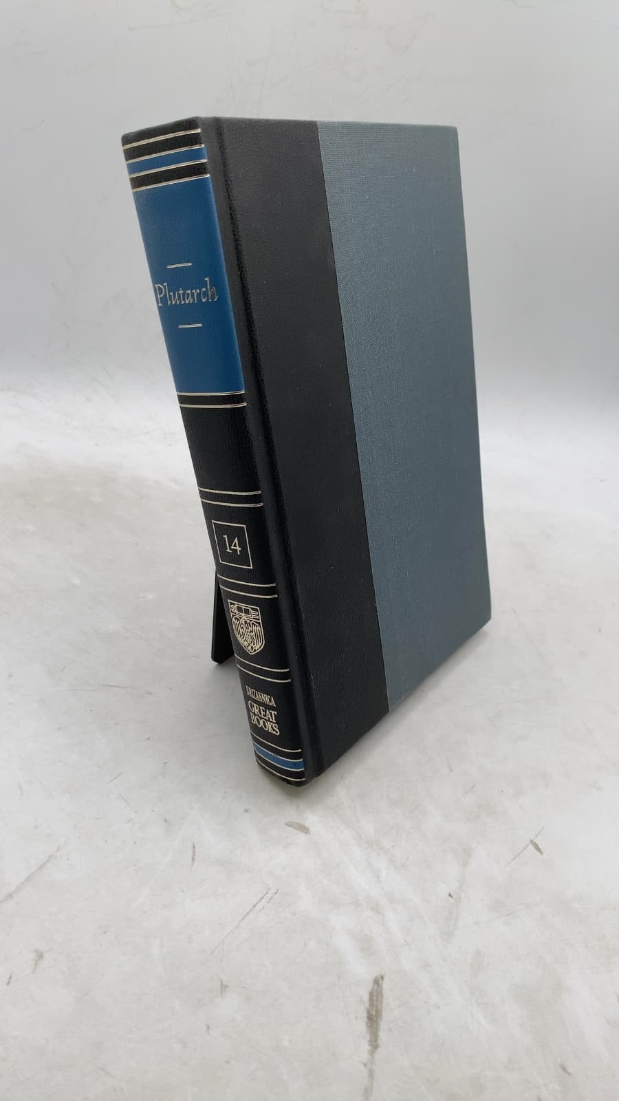 Plutarch: The Lives of the Noble Grecians and Romans by Plutarch - front cover