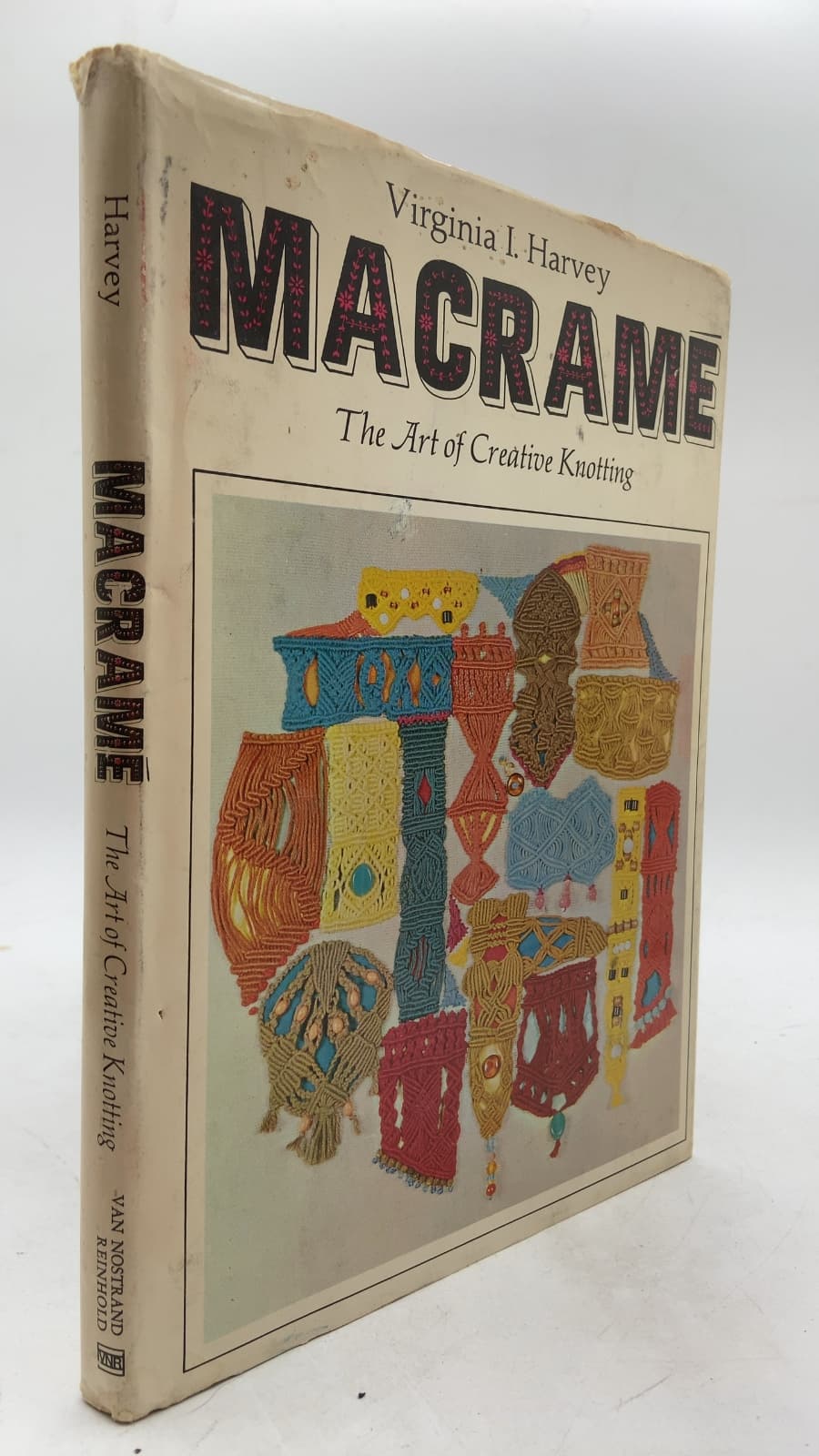 Macramé: The Art of Creative Knotting by Virginia I. Harvey - front cover