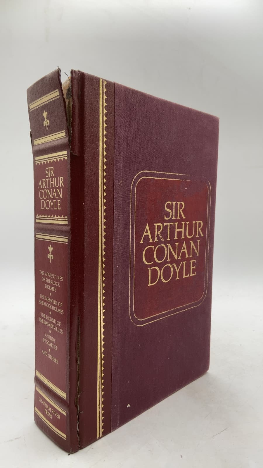 The Illustrated Sherlock Holmes Treasury by Sir Arthur Conan Doyle - front cover