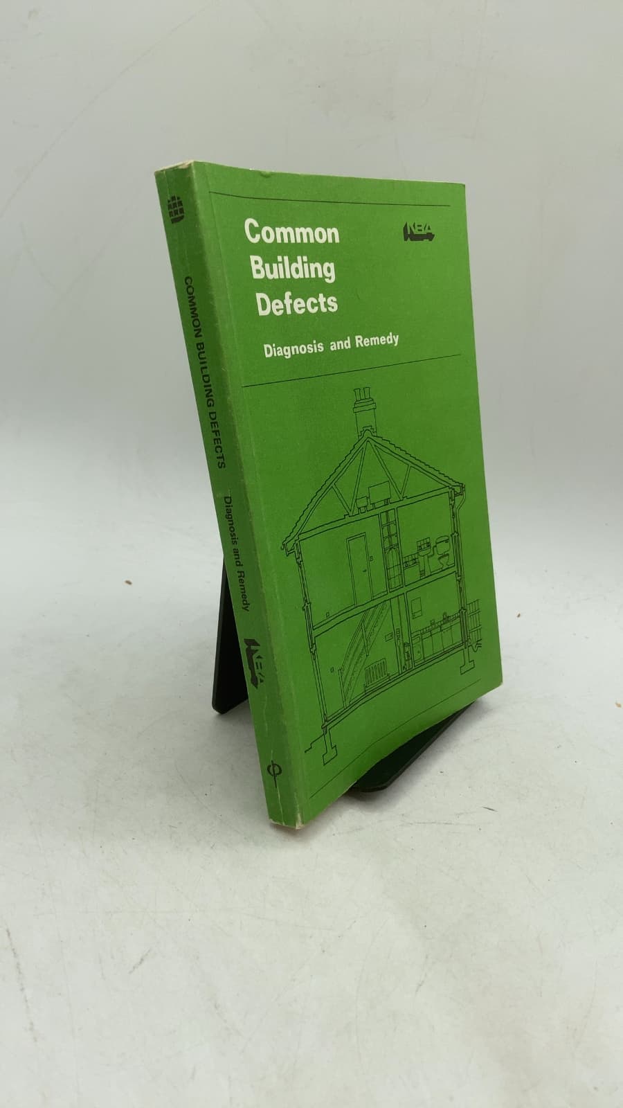 Common Building Defects: Diagnosis and Remedy by The National Building Agency - front cover