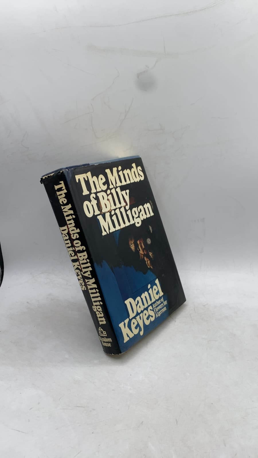 The Minds of Billy Milligan by Daniel Keyes - front cover