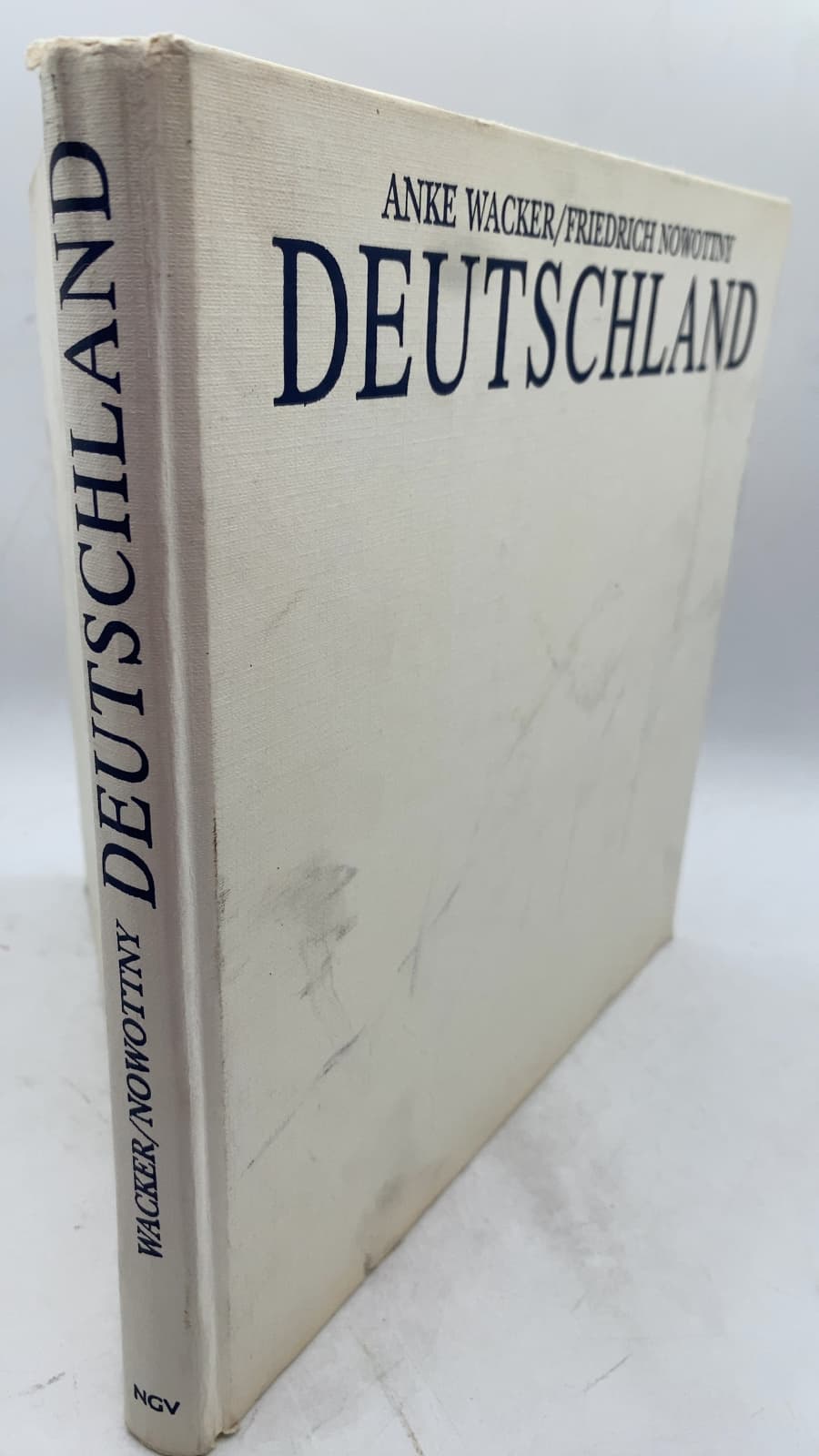 Deutschland: Ein Land in Europa und seine Menschen by Anke Wacker / Friedrich Nowottny - front cover