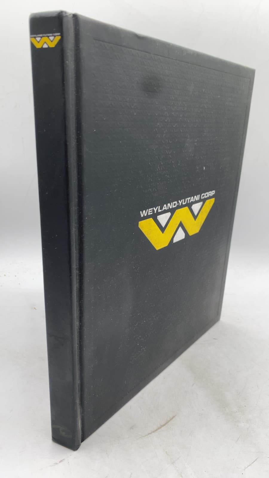 Alien: The Weyland-Yutani Report by S. D. Perry - front cover