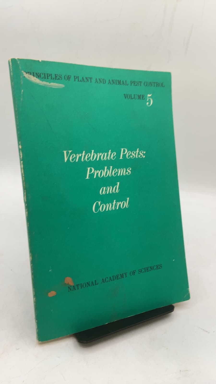 Vertebrate Pests: Problems and Control by National Academy of Sciences - front cover