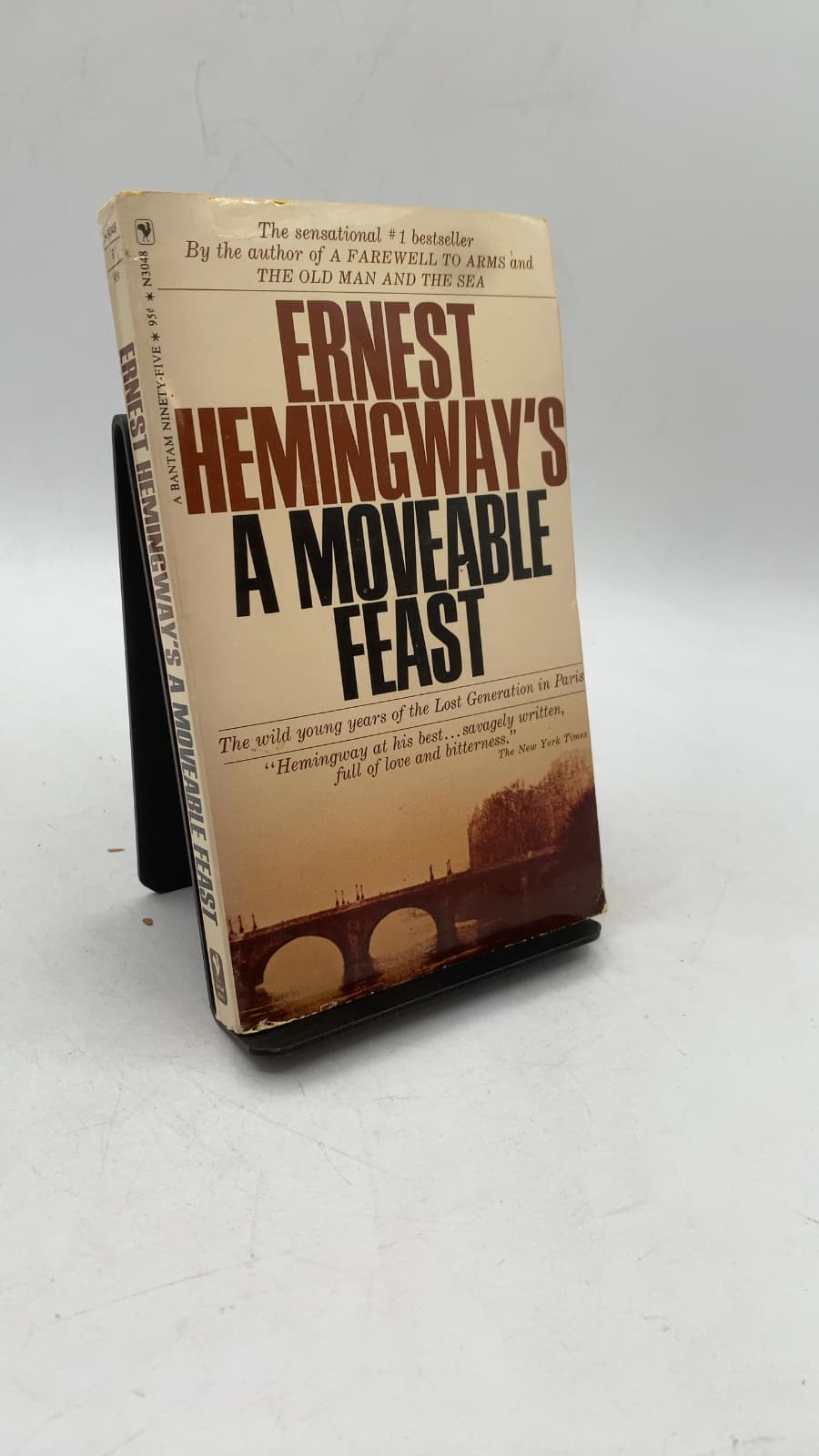 A Moveable Feast by Ernest Hemingway - front cover