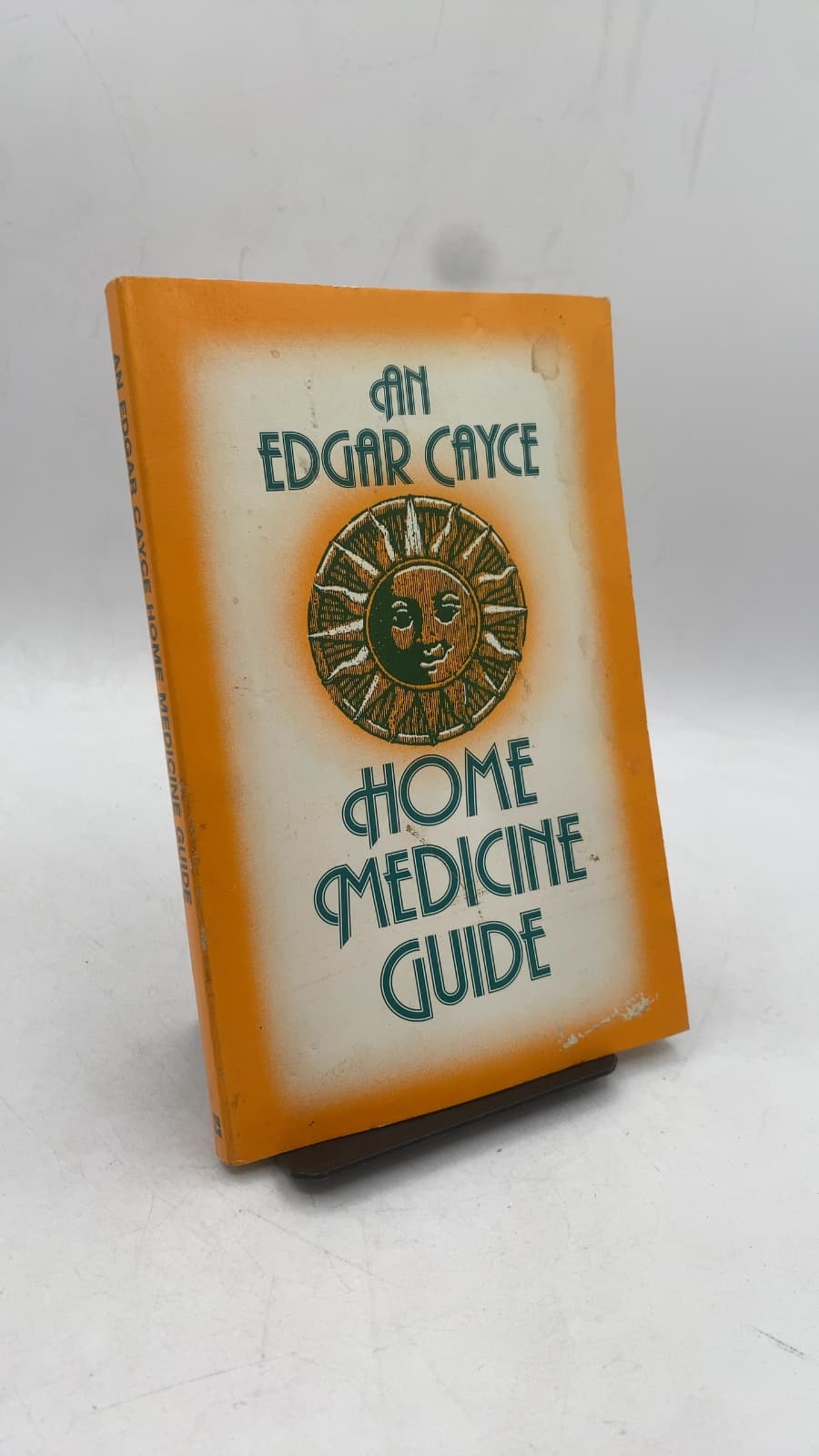 An Edgar Cayce Home Medicine Guide by Edgar Cayce - front cover