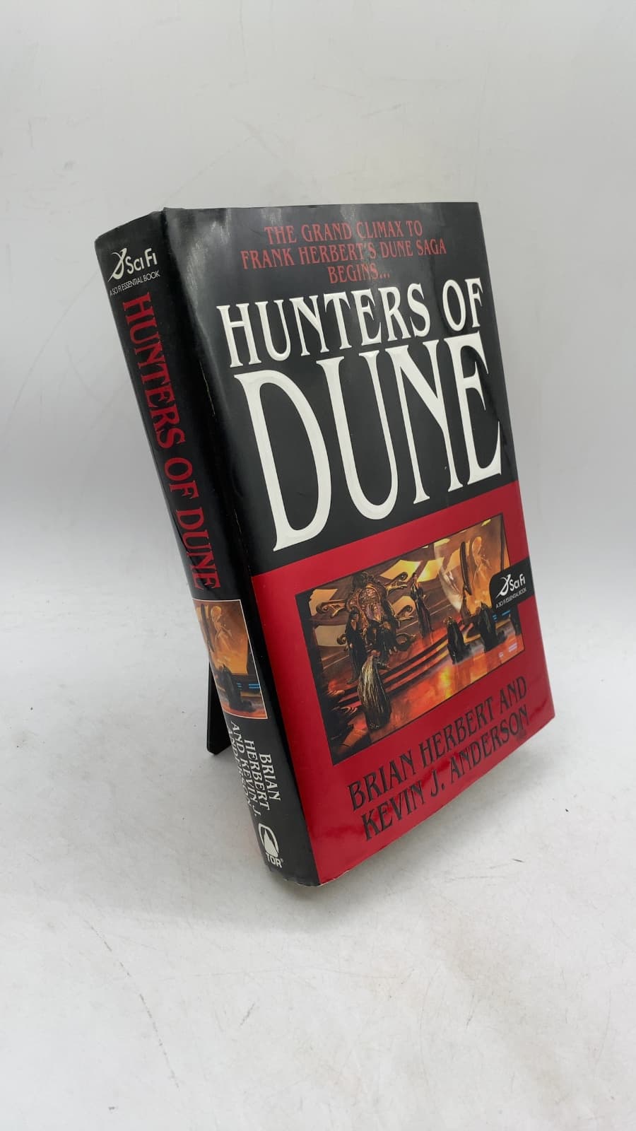 Hunters of Dune by Brian Herbert and Kevin J. Anderson - front cover