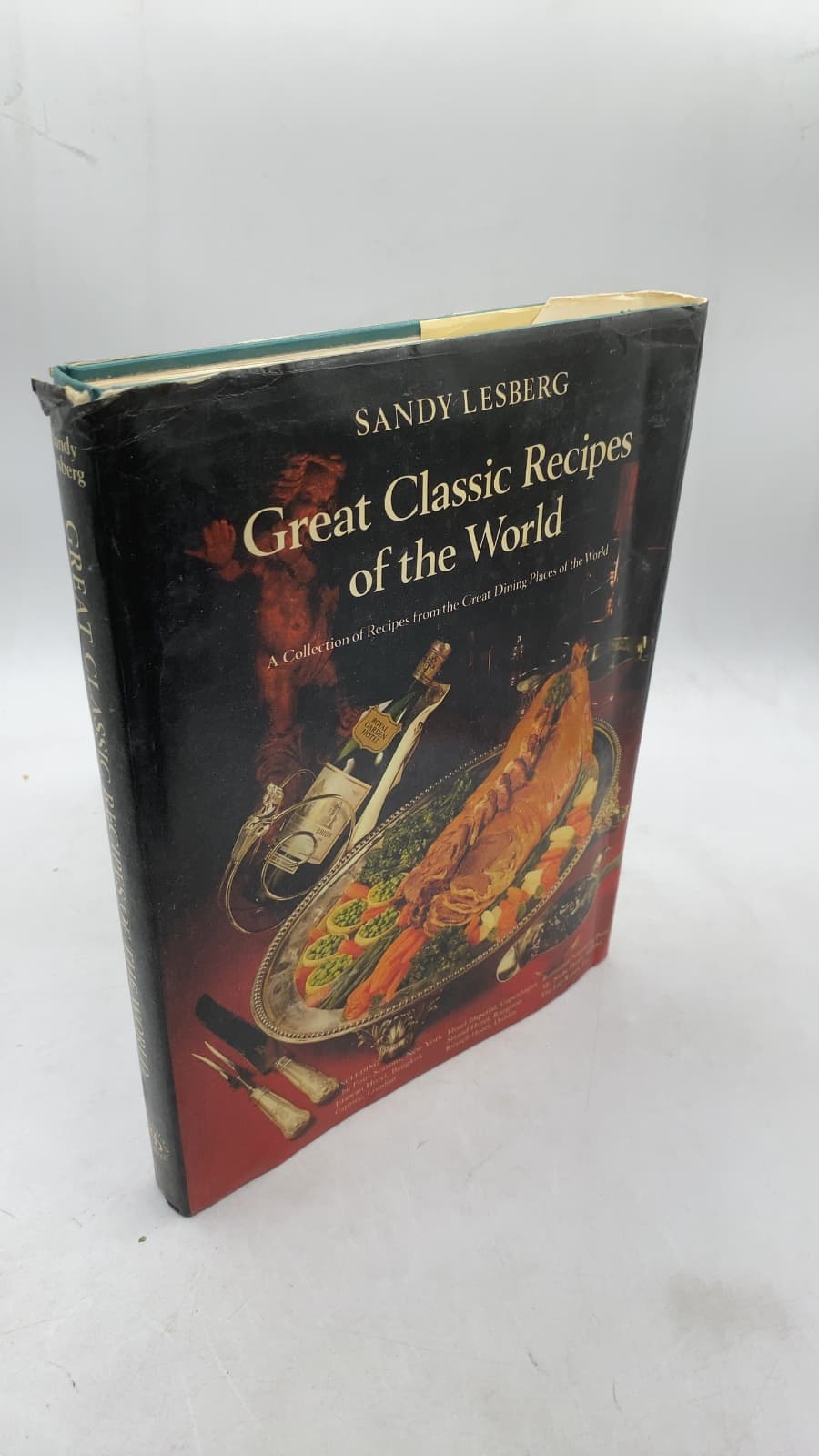 Great Classic Recipes of the World by Sandy Lesberg - front cover