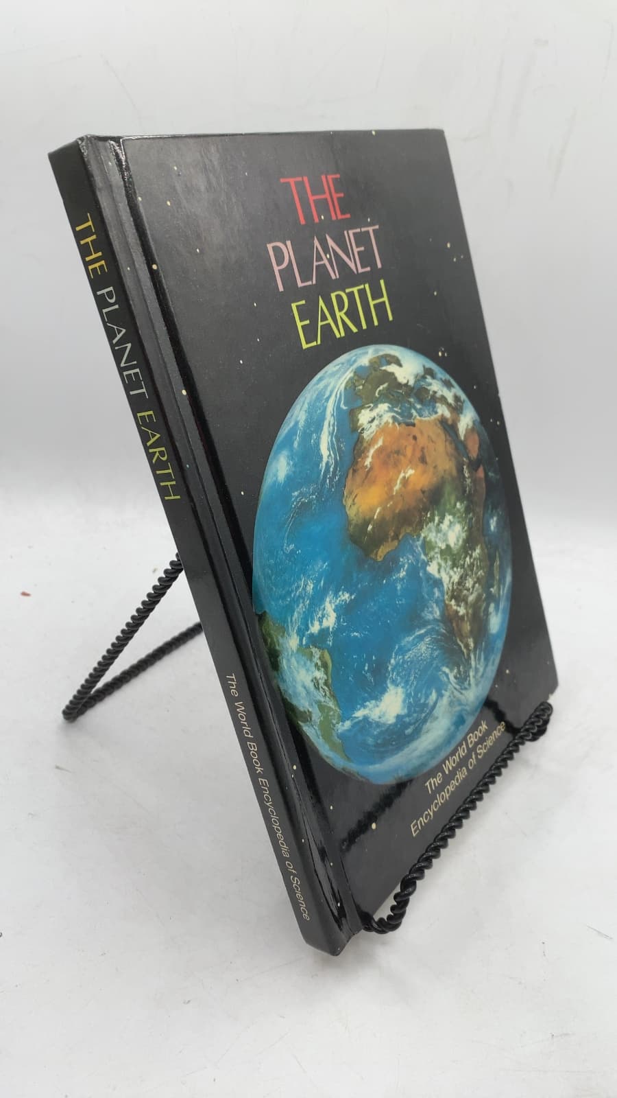 The Planet Earth by Dougal Dixon (Consultant Editor) - front cover