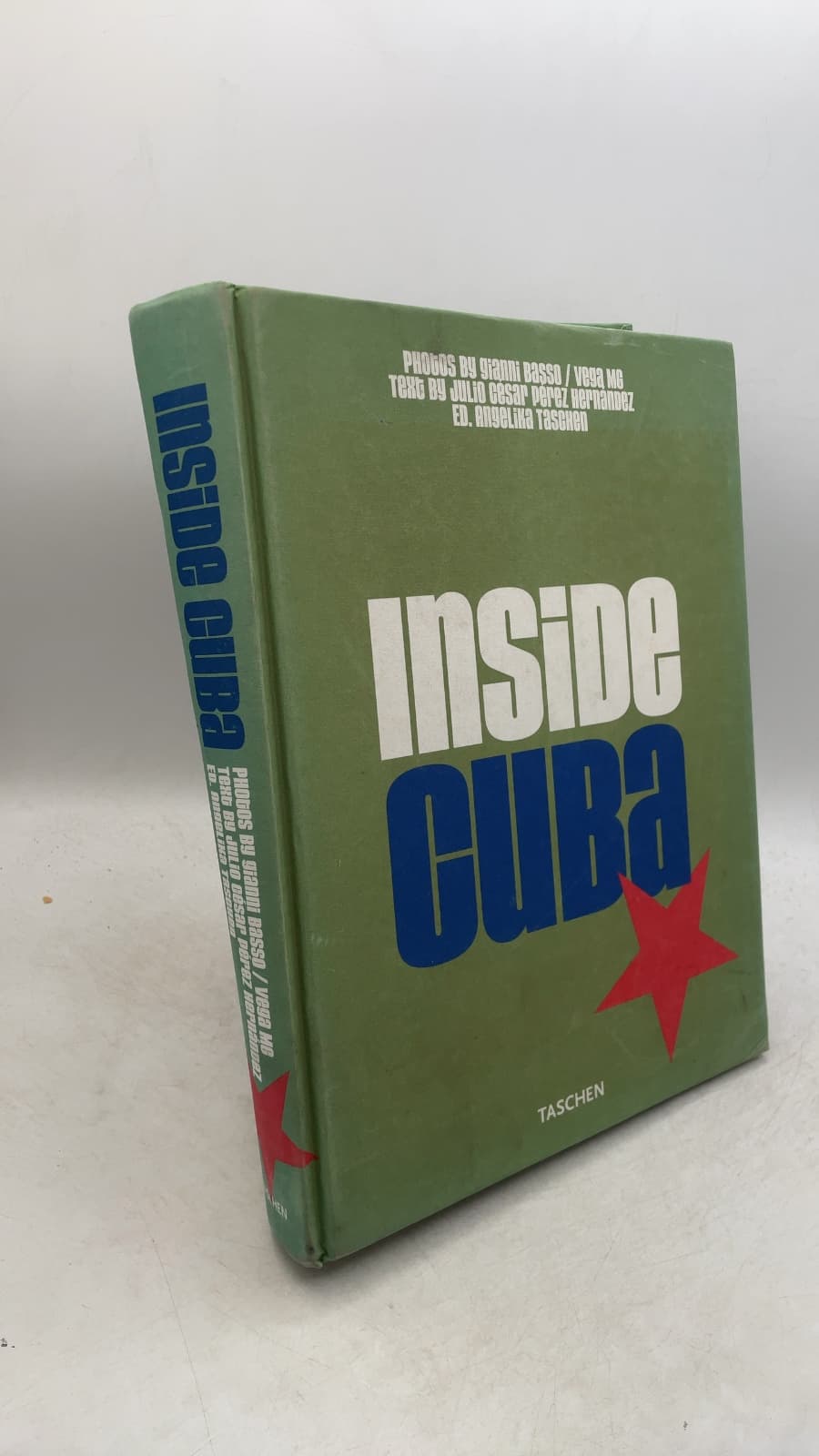 Inside Cuba by Julio César Pérez Hernández (Text); Gianni Basso and Vega MG (Photos) - front cover