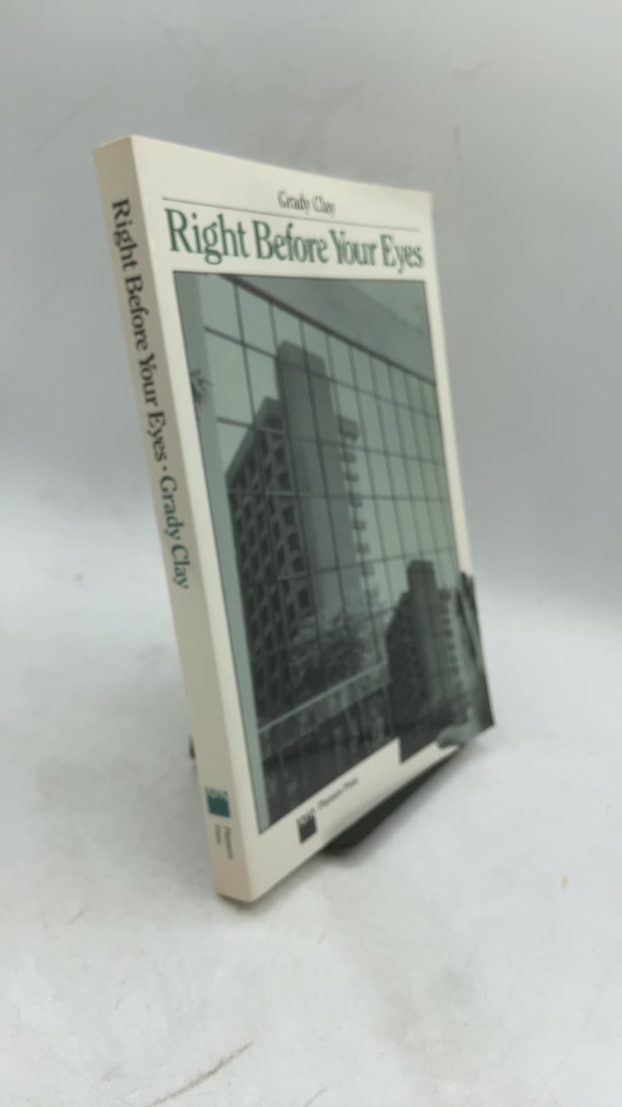 Right Before Your Eyes: Penetrating the Urban Environment by Grady Clay - front cover