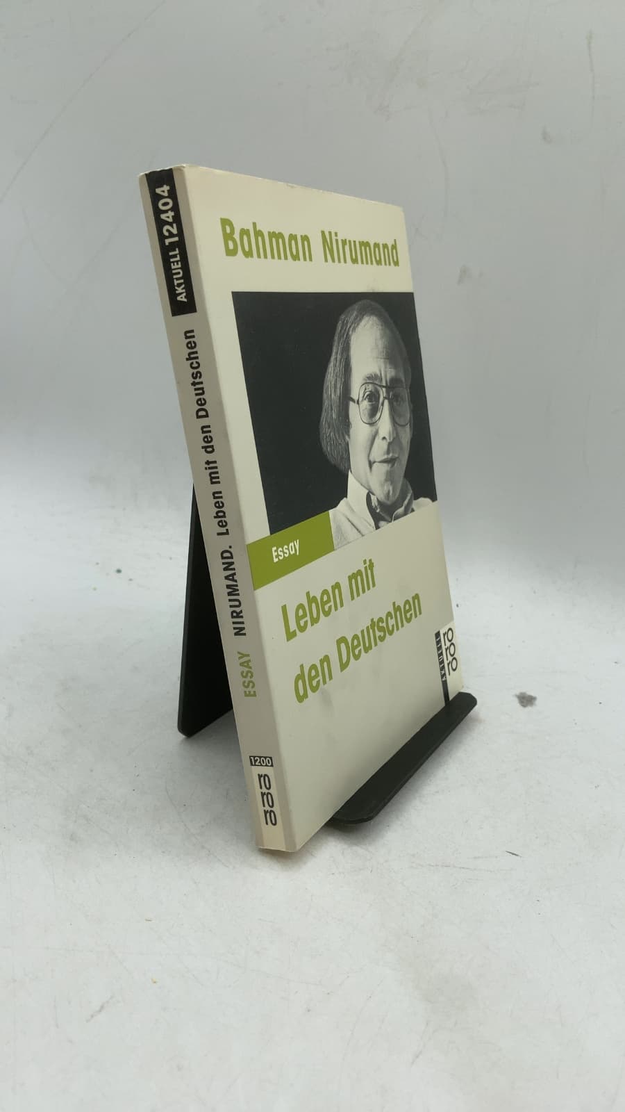Leben mit den Deutschen: Briefe an Leila by Bahman Nirumand - front cover