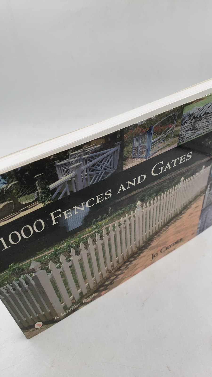 1000 Fences and Gates by Jo Cryder - front cover