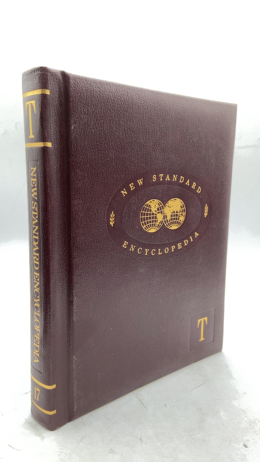 New Standard Encyclopedia, Volume 17 - front cover