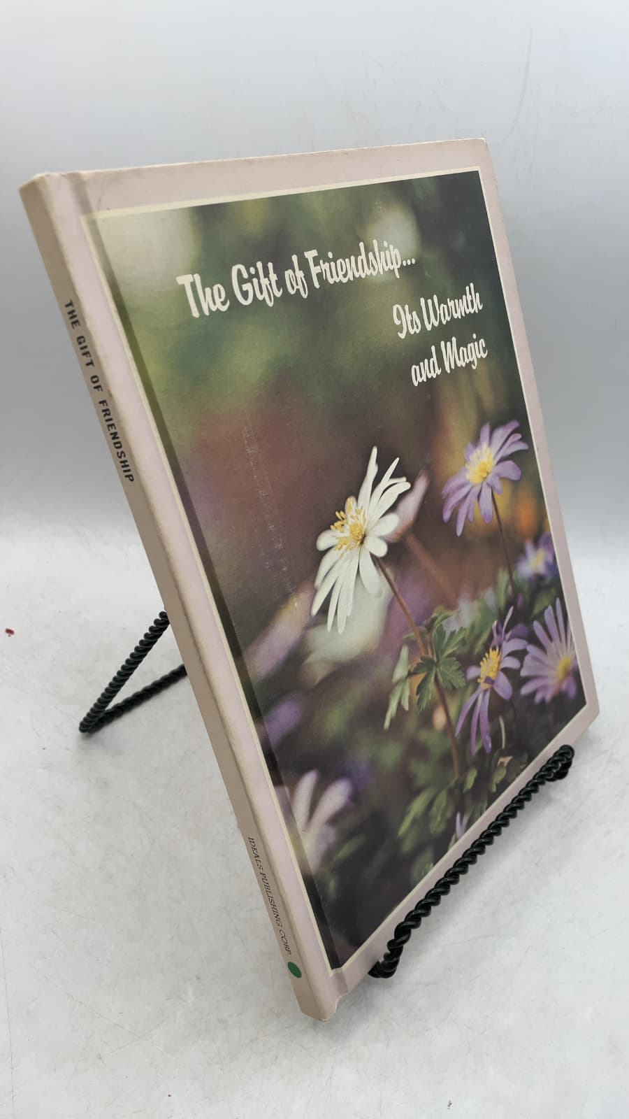 The Gift of Friendship... Its Warmth and Magic by Maryjane Hooper Tonn (Editor) - front cover