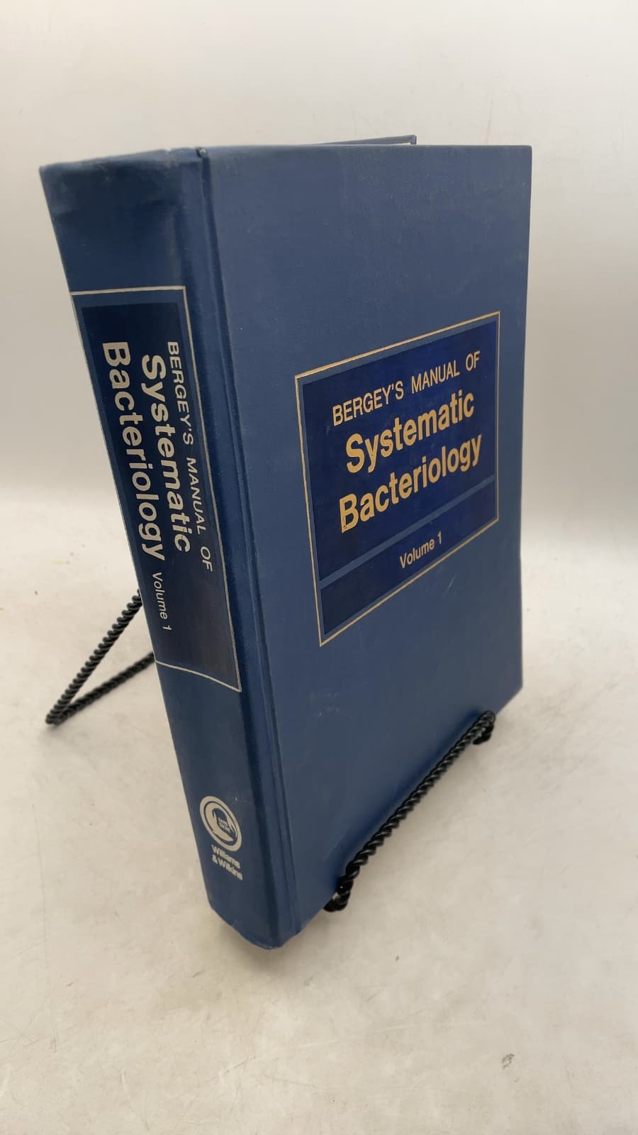 Bergey's Manual of Systematic Bacteriology Volume 1 by Noel R. Krieg (Editor), John G. Holt (Editor-in-Chief) - front cover