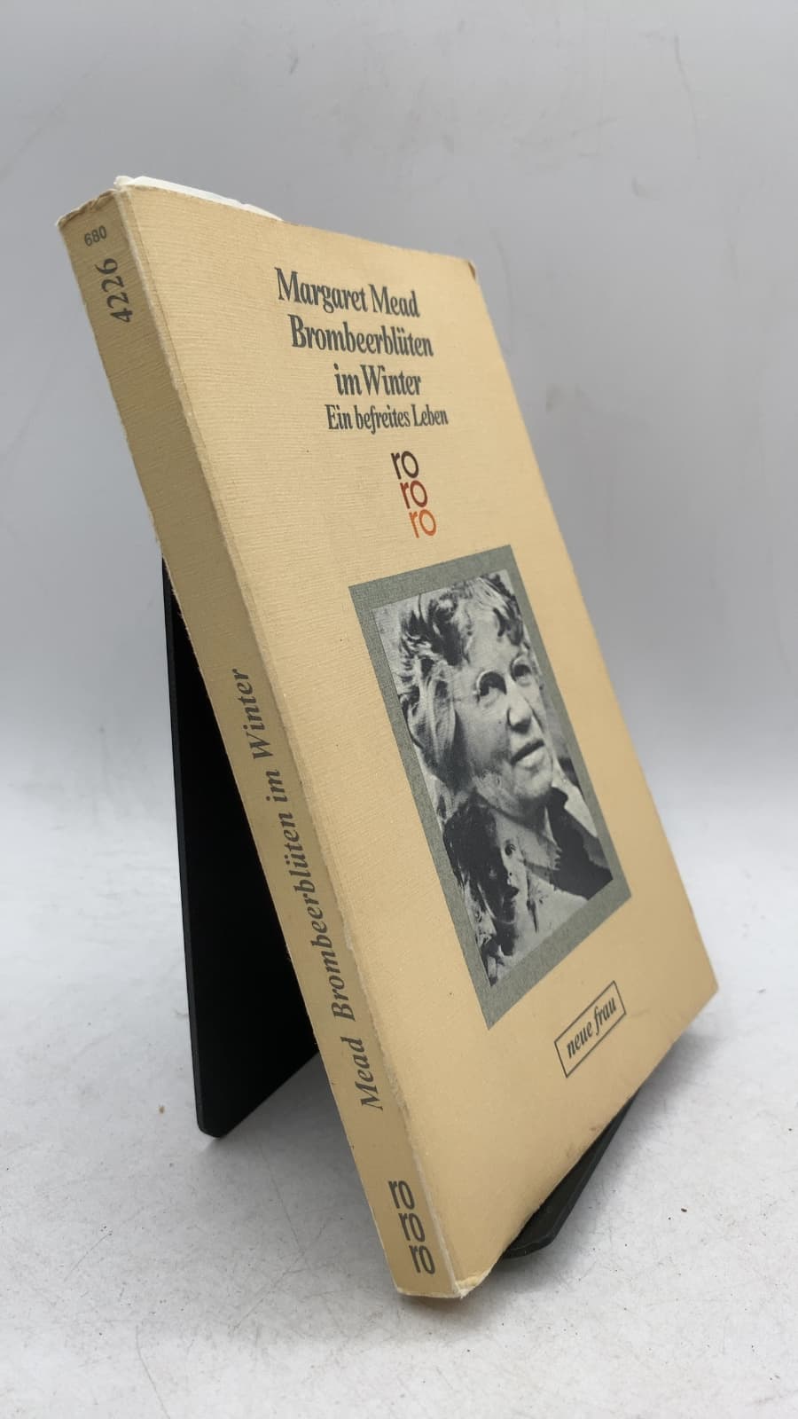 Brombeerblüten im Winter: Ein befreites Leben by Margaret Mead - front cover