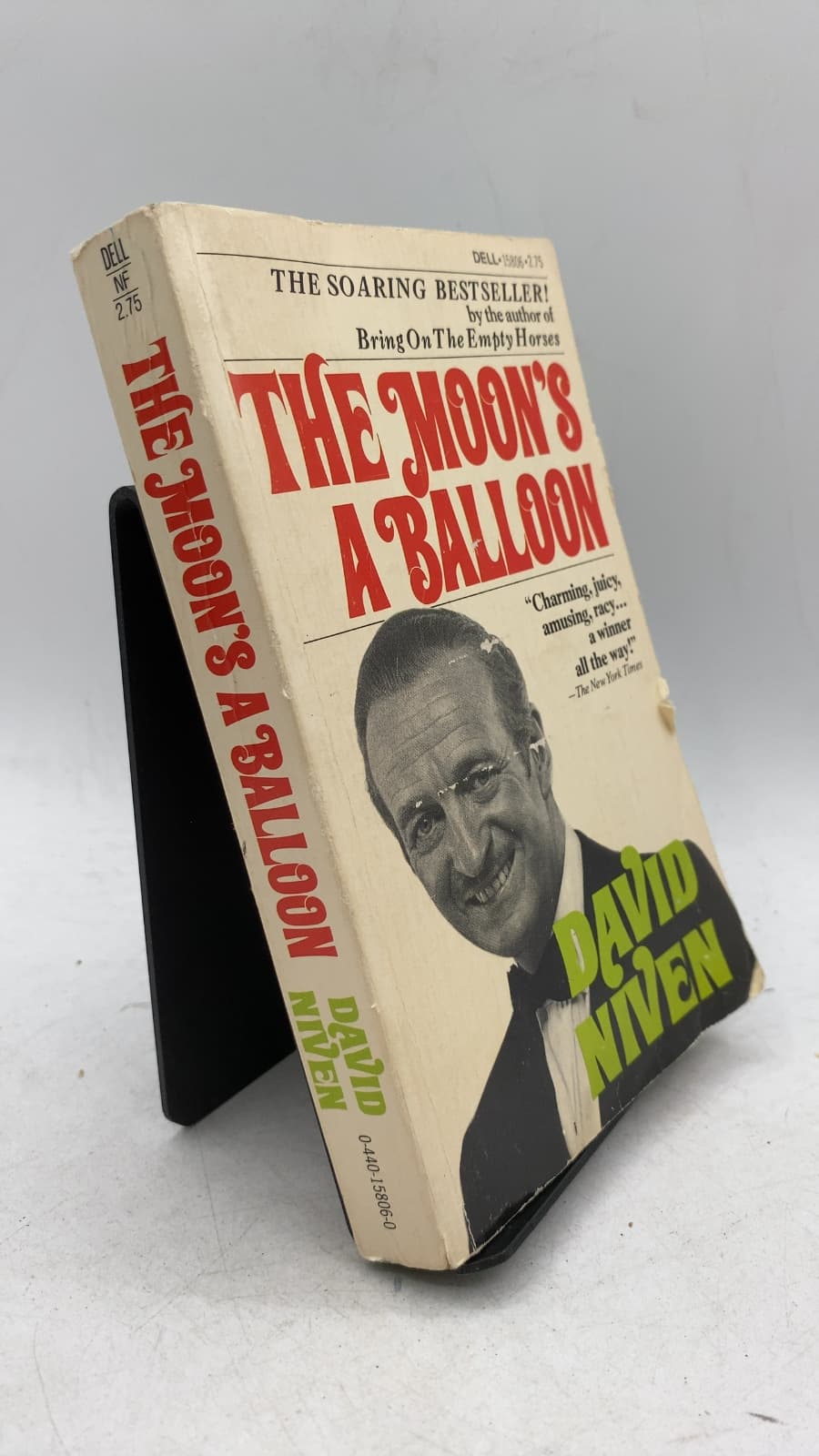 The Moon's a Balloon by David Niven - front cover