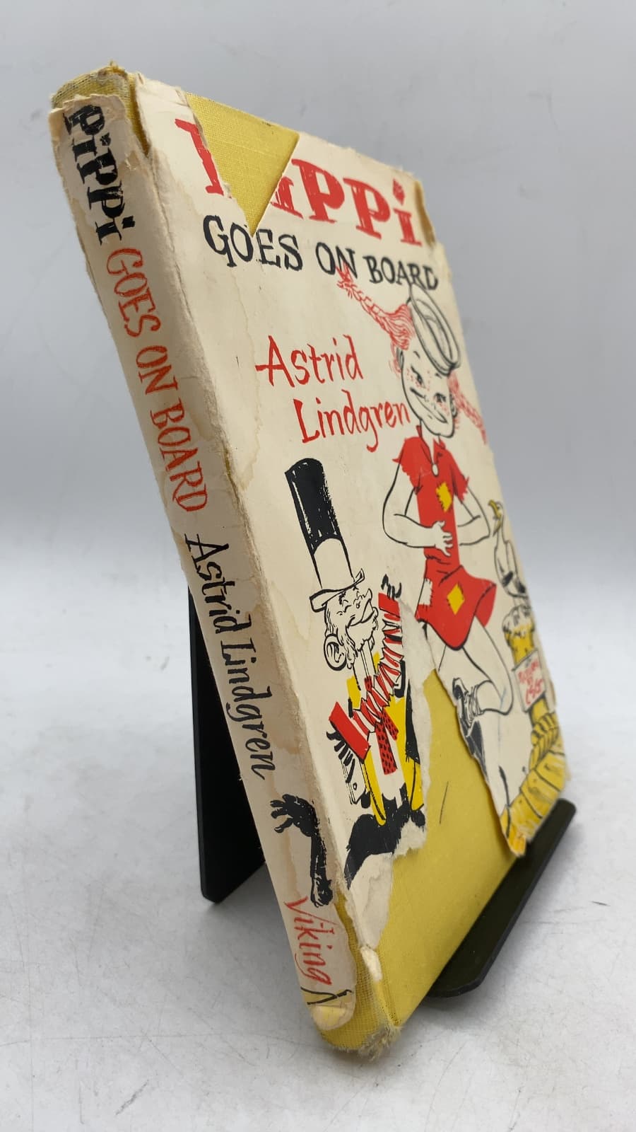 Pippi Goes on Board by Astrid Lindgren - front cover