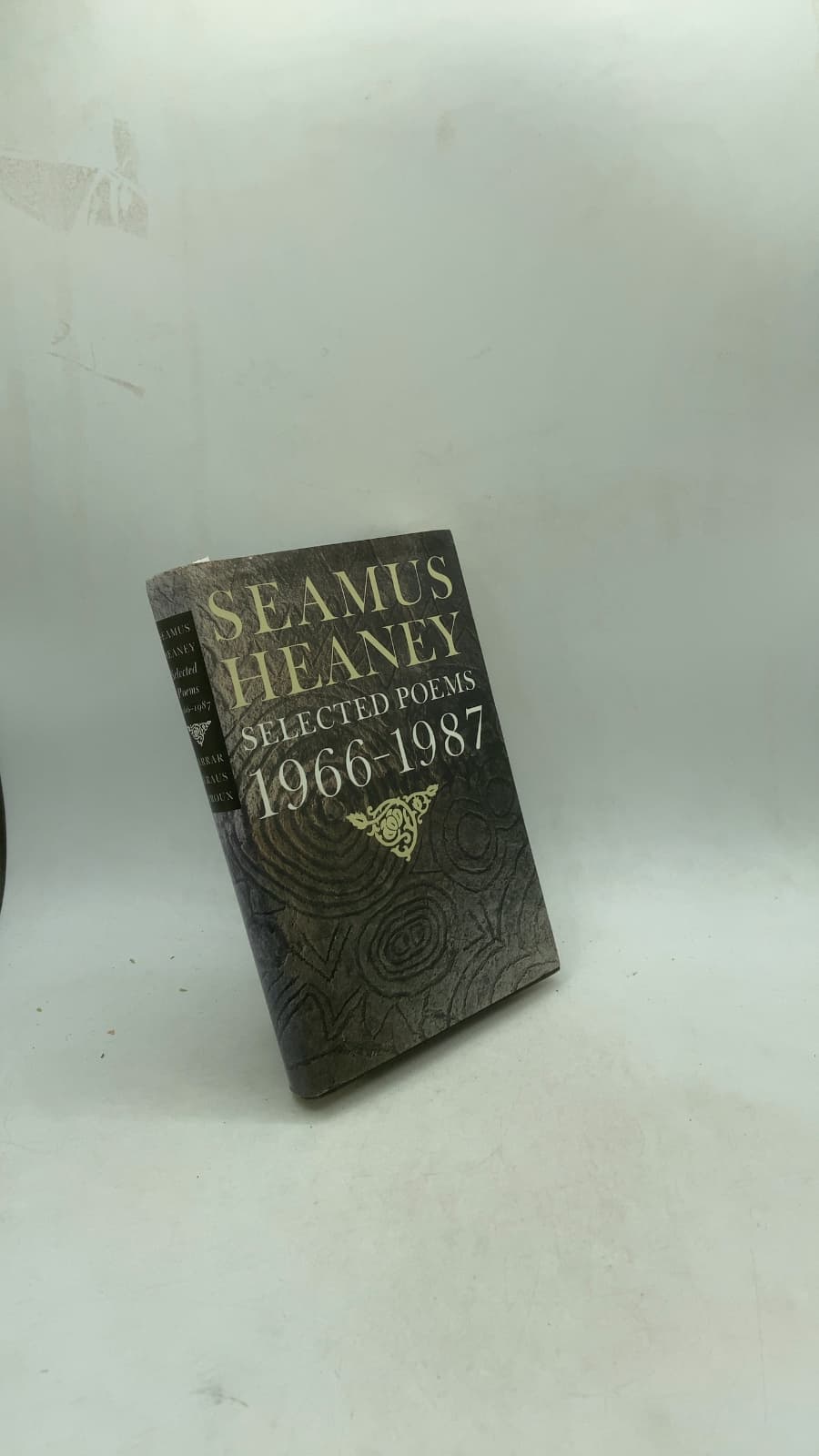 Selected Poems 1966-1987 by Seamus Heaney - front cover