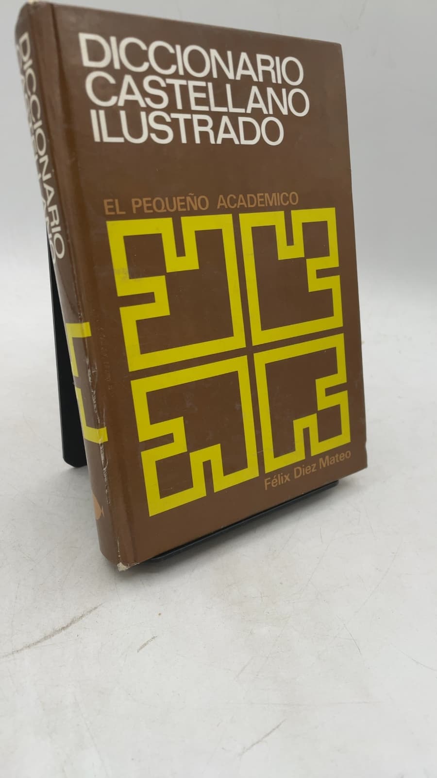 Diccionario Castellano Ilustrado: El Pequeño Académico by Félix Diez Mateo - front cover