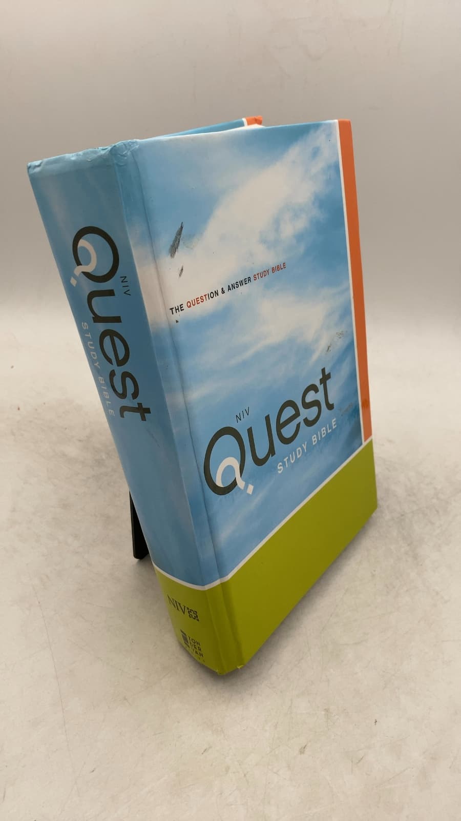 NIV Quest Study Bible: The Question & Answer Study Bible - front cover