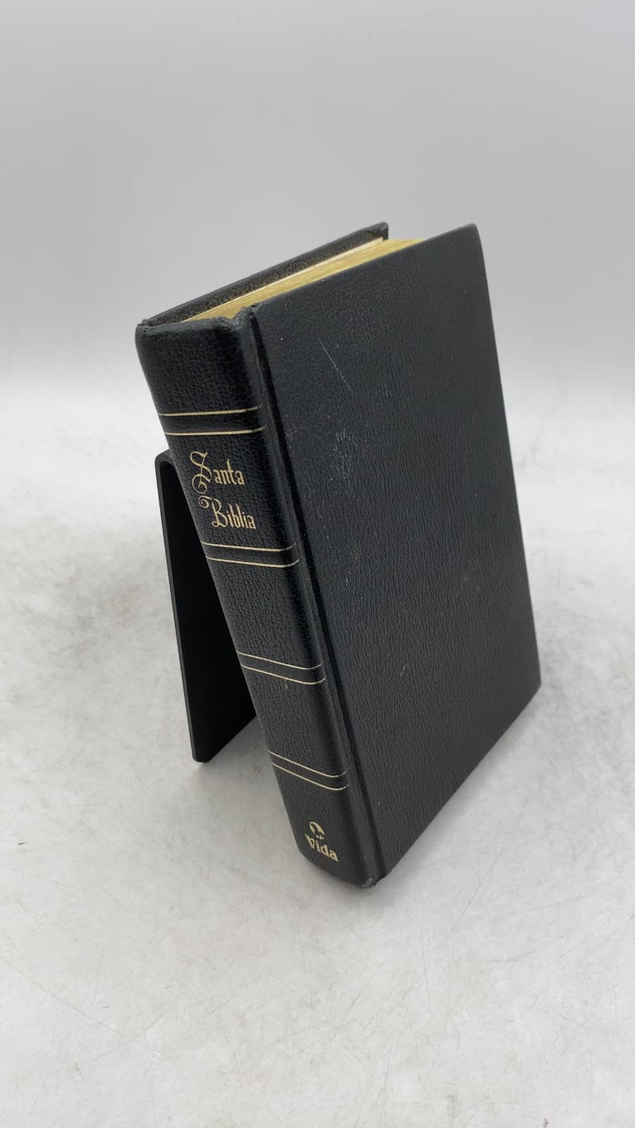 La Santa Biblia: Antiguo y Nuevo Testamento by Casiodoro de Reina; Cipriano de Valera - front cover