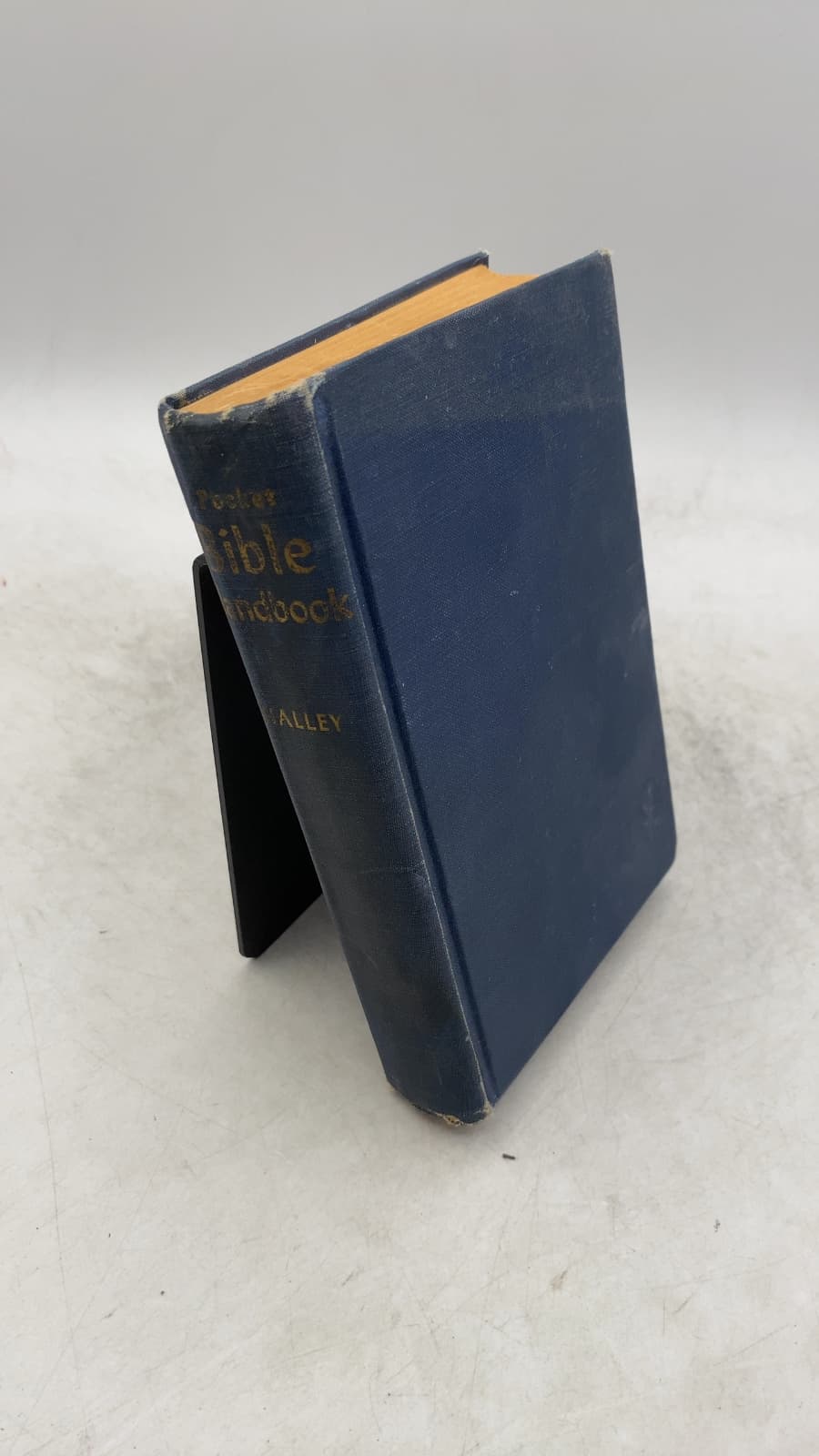 Pocket Bible Handbook: An Abbreviated Bible Commentary by Henry H. Halley - front cover