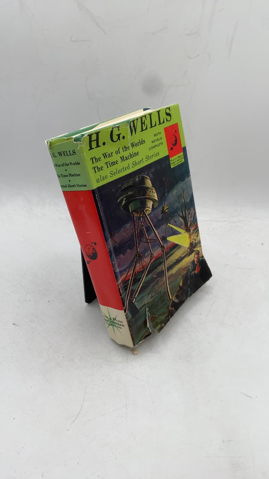 The War of the Worlds The Time Machine and Selected Short Stories by H. G. Wells - front cover