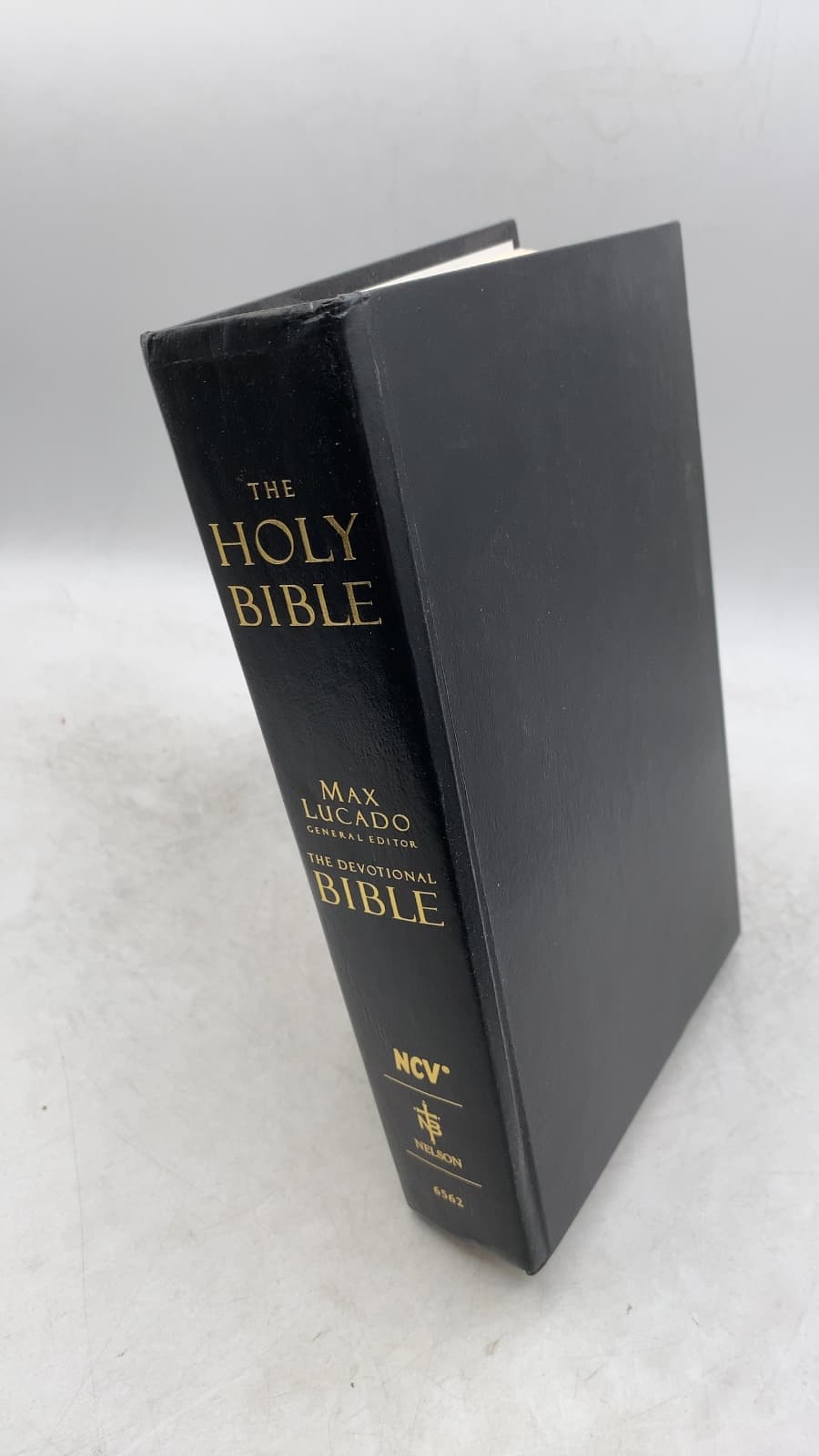 The Devotional Bible: Experiencing the Heart of Jesus by Max Lucado (General Editor) - front cover